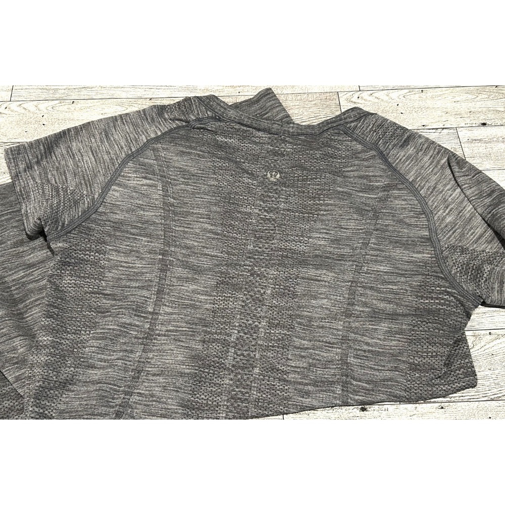Lululemon Size 6 Heathered Gray Swiftly Tech Short Sleeve Top Workout Run Active